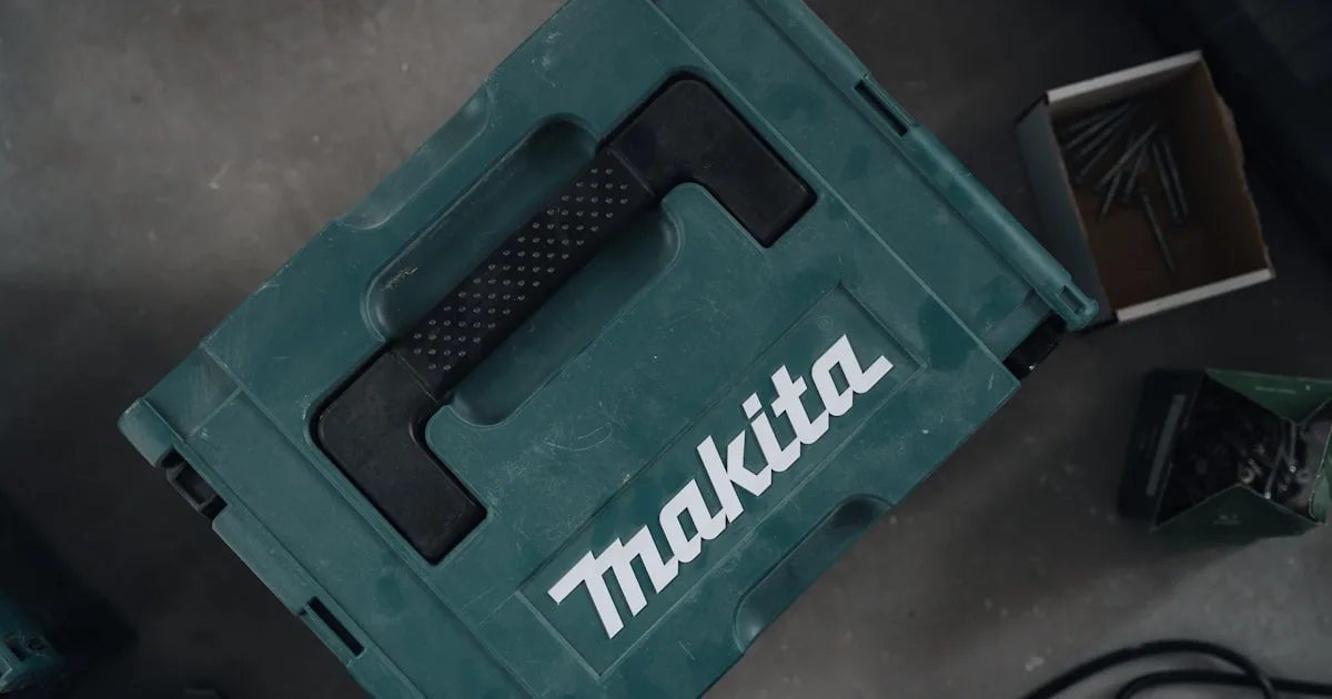 Perceuse-visseuse, perforateur, boulonneuse : c'est quoi la différence et t'en as besoin de quoi ?