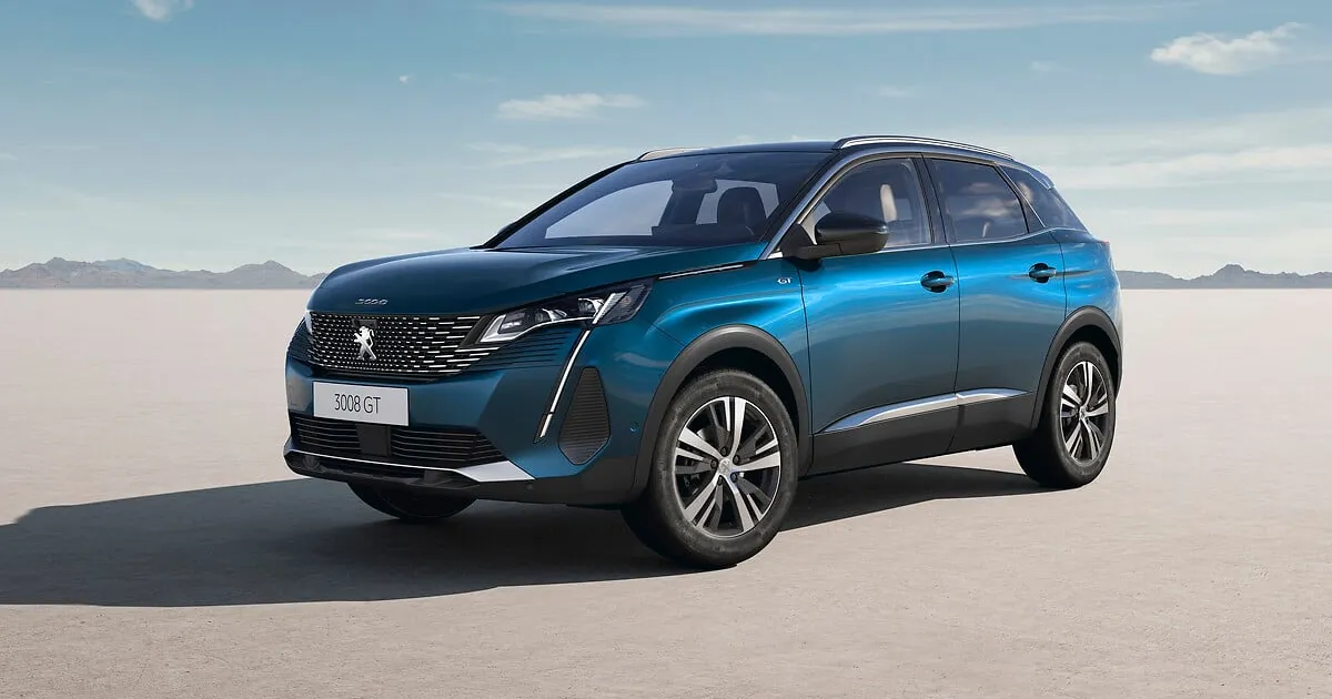 Le Peugeot 3008 noir : voiture de commercial ou char d'assaut du daron ultime ?